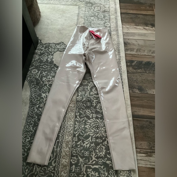 Commando Pants - Commando Faux Shiny Beige patent leather Leggings, XS.